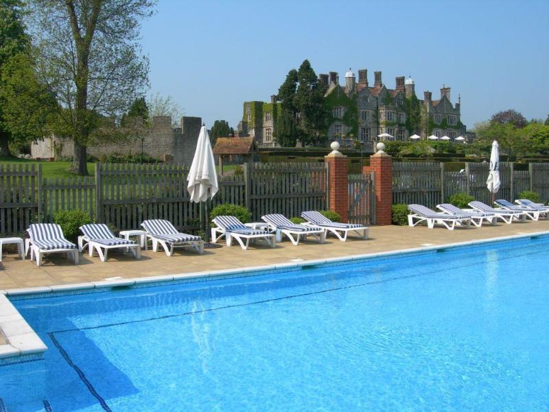 Eastwell Manor, Champneys Hotel & Spa Ashford  Esterno foto